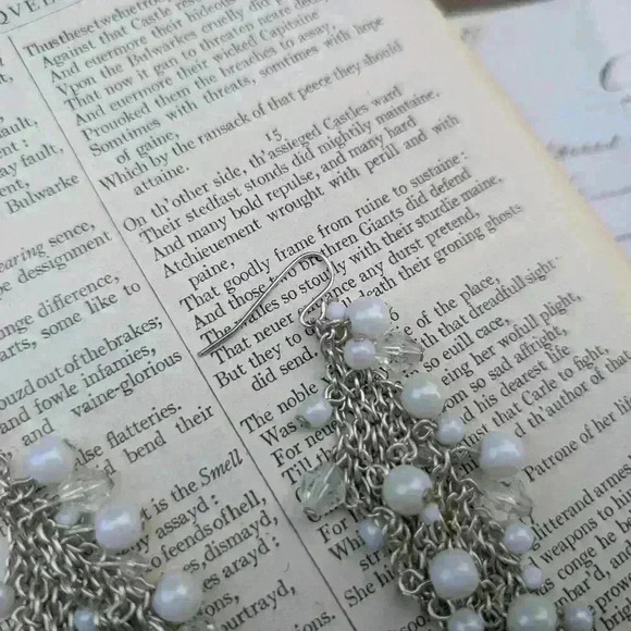 Vintage silver drop earrings with white beads - Picture 4 of 11